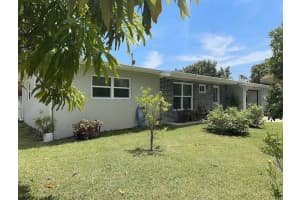 595 SE Airoso Boulevard, Port Saint Lucie, FL 34983 - MLS#R11038720