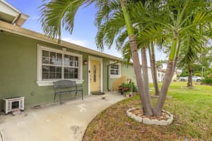 6581 Massachusetts Drive, Lake Worth, FL 33462 Sold 04/15/25
