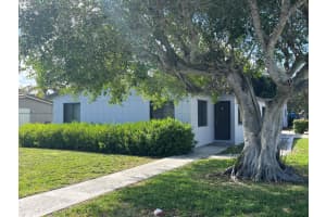 302 SW 10th Avenue 1-2, Delray Beach, FL 33444 Sold 05/09/25