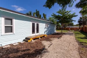 322 N D Street, Lake Worth Beach, FL 33460 Sold 05/08/25