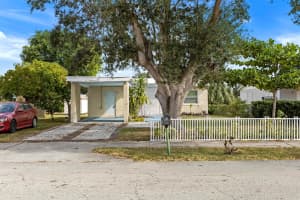 127 SW 8th Avenue, Delray Beach, FL 33444 Sold 03/21/25