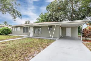 811 W Country Club Circle, Plantation, FL 33317 Sold 02/05/25