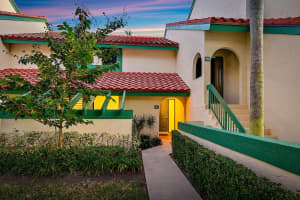 8 Lexington Lane E C, Palm Beach Gardens, FL 33418 Sold 02/14/25
