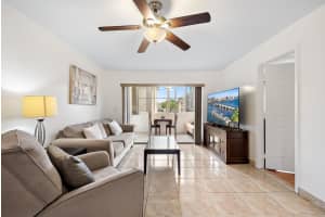 701 Lori Drive 206, Palm Springs
