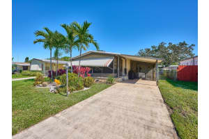 8001 SE Shenandoah Drive, Hobe Sound, FL 33455 - MLS#R11040085