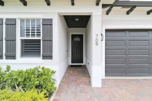 709 N Perry Avenue, Jupiter, FL 33458 Sold 01/17/25
