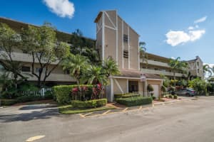 7192 Huntington Lane 306, Delray Beach, FL 33446 Sold 02/14/25
