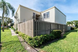 1526 Shaker Circle, Wellington, FL 33414 Sold 03/14/25