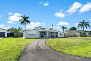 121 W Pine Tree Avenue, Lake Worth, FL 33467 Sold 01/21/25
