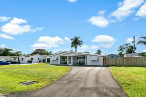 121 W Pine Tree Avenue, Lake Worth, FL 33467 Sold 01/21/25