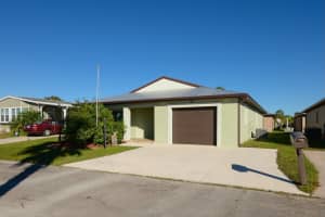 10 Islandia Lane, Port Saint Lucie, FL 34952 Sold 01/24/25