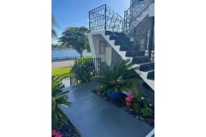 302 Lake Osborne Drive 19, Lake Worth Beach, FL 33461 Sold 06/12/25