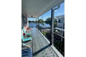 302 Lake Osborne Drive 19, Lake Worth Beach, FL 33461 Sold 06/12/25