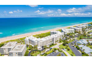 579 Ne Plantation Road 202, Stuart