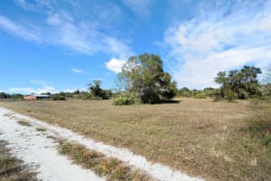 MLS# R11041860, Okeechobee, Florida 34972