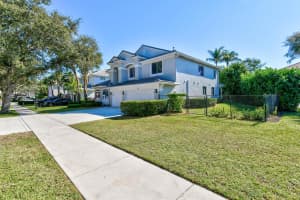369 Magnolia Drive, Jupiter, FL 33458 Sold 04/15/25