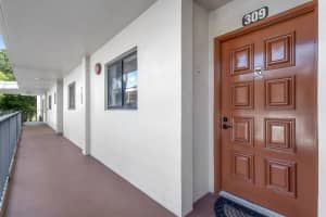 5250 Las Verdes Circle 309, Delray Beach, FL 33484 Sold 03/14/25