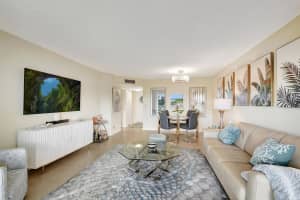 3661 Via Poinciana 408, Lake Worth, FL 33467 - MLS#R11042746