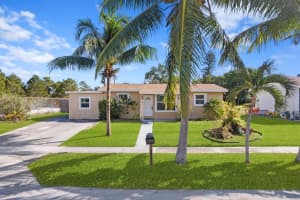 281 NW 28th Avenue, Boynton Beach, FL 33435 Sold 02/12/25