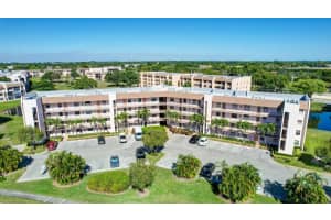 10101 Sunrise Lakes Boulevard 204, Sunrise, FL 33322 Sold 04/25/25