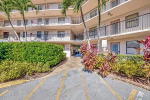 10101 Sunrise Lakes Boulevard 204, Sunrise, FL 33322 Sold 04/25/25