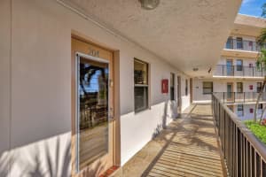 10101 Sunrise Lakes Boulevard 204, Sunrise, FL 33322 Sold 04/25/25
