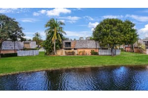 368 Lake Arbor Drive, Palm Springs, FL 33461 Sold 02/27/25