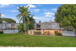 368 Lake Arbor Drive, Palm Springs, FL 33461 Sold 02/27/25