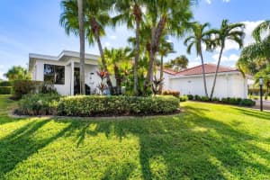 4 Estate Drive, Boynton Beach, FL 33436 Sold 02/18/25