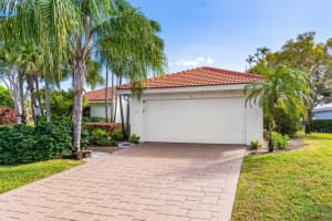 4 Estate Drive, Boynton Beach, FL 33436 Sold 02/18/25