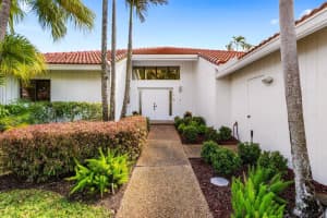 4 Estate Drive, Boynton Beach, FL 33436 Sold 02/18/25