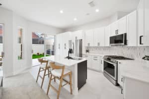 30 Porta Vista Circle, Palm Beach Gardens, FL 33418 Sold 03/04/25