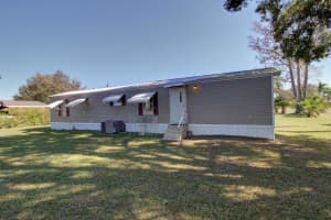 302 Kersh Terrace, Okeechobee, FL 34974 Sold 02/14/25