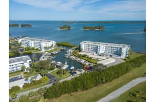 5932 S River Run Drive, Sebastian, FL 32958 Sold 02/18/25