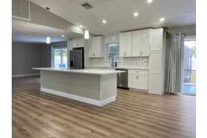 370 11th Place SW, Vero Beach, FL 32962 Sold 01/10/25