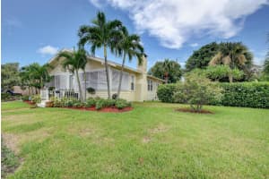 718 W Lakewood Road, West Palm Beach, FL 33405 Sold 02/14/25