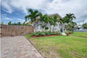 718 W Lakewood Road, West Palm Beach, FL 33405 Sold 02/14/25