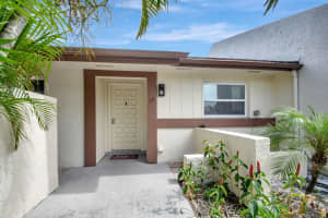 18 Chelsea Lane, Boynton Beach, FL 33426 Sold 01/17/25