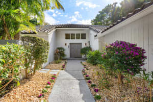 24 Oaks Lane, Boynton Beach, FL 33436 Sold 02/18/25