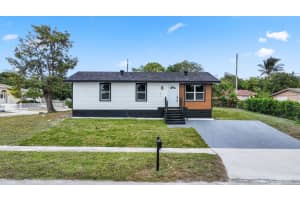 101 NE 27th Avenue, Boynton Beach, FL 33435 Sold 05/08/25