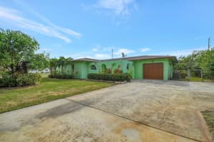 702 SW 23rd Terrace, Boynton Beach, FL 33435 - MLS#R11045789