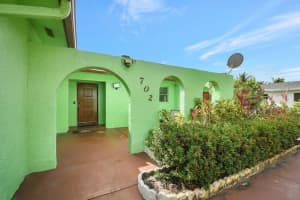 702 SW 23rd Terrace, Boynton Beach, FL 33435 - MLS#R11045789
