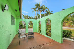 702 SW 23rd Terrace, Boynton Beach, FL 33435 - MLS#R11045789
