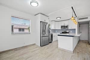 372 Saxony H Lane 372h, Delray Beach, FL 33446 Sold 05/28/25