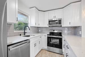 372 Saxony H Lane 372h, Delray Beach, FL 33446 Sold 05/28/25