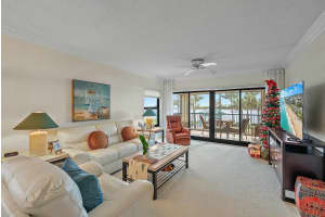 300 Inlet Way 7, Palm Beach Shores, FL 33404 Sold 03/03/25