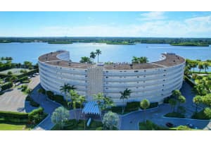 2505 S Ocean Boulevard 402, Palm Beach, FL 33480 Sold 07/11/25