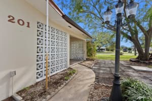 201 E Arbor Avenue, Port Saint Lucie, FL 34952 Sold 01/27/25