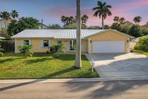 120 Park Lane E, Hypoluxo, FL 33462 - MLS#R11048085