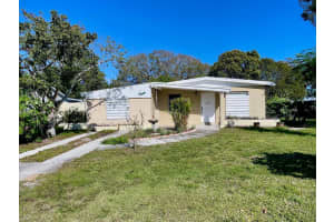 206 Garden Avenue, Fort Pierce, FL 34982 Sold 05/05/25